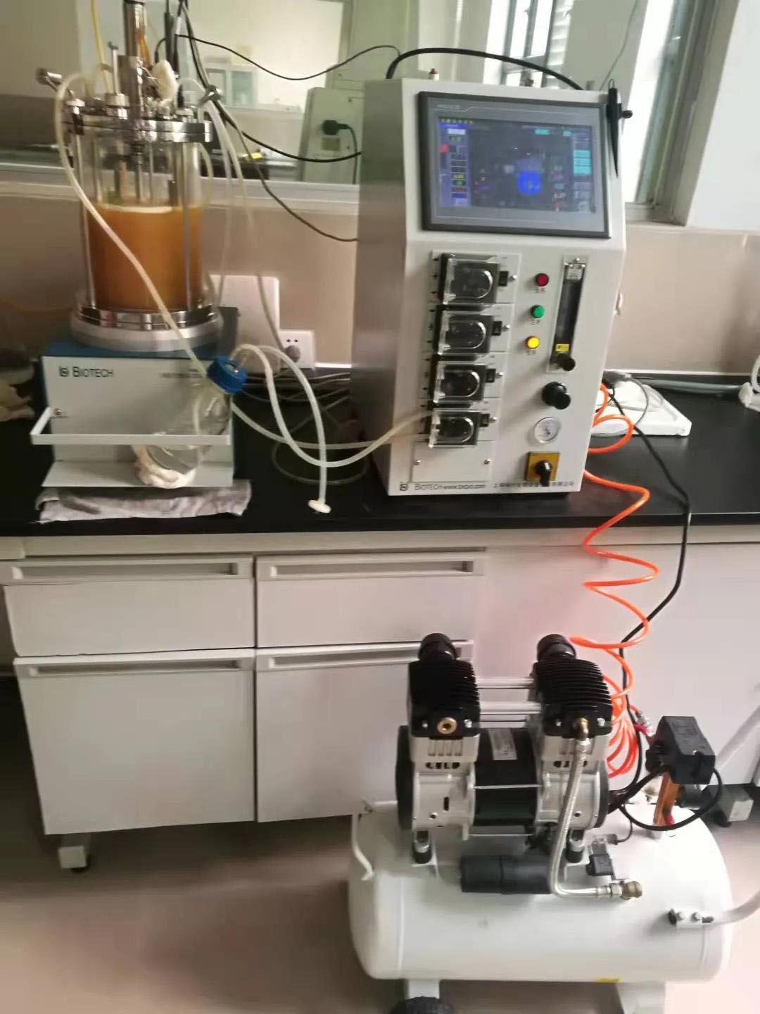 實驗室工作 拷貝.jpg