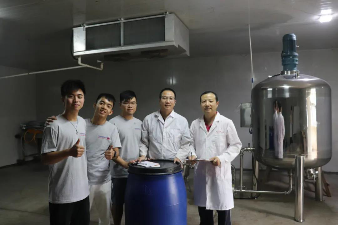 團隊成員合照 拷貝.jpg